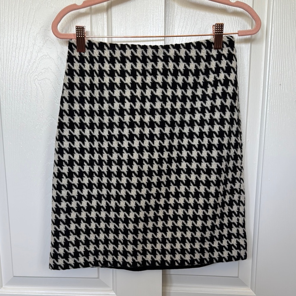 Ann Taylor Loft Black and White Houndstooth mini wool Skirt